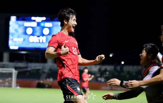 축구대표팀 신민하가 22일 파로마 미즈호 럭비 스타디움에서 열리는 2026 아이치·나고야 아시안게임 축구 D조 한국과 사우디아라비아 경기 후반 헤더를 성공시키고 있다. 2026.09.22. /사진=강영조 cameratalks@
