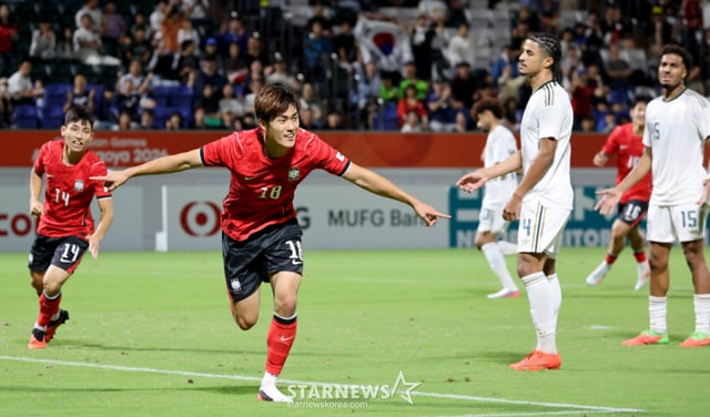 축구대표팀 김명준이 22일 파로마 미즈호 럭비 스타디움에서 열리는 2026 아이치·나고야 아시안게임 축구 D조 한국과 사우디아라비아 경기 후반 헤더를 성공시키고 있다. 한국이 2-0으로 사우디를 꺾고 8강에 진출했다. 2026.09.22. /사진=강영조 cameratalks@