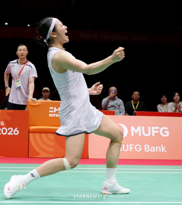 An Se-young celebrates after defeating Japan's Yamaguchi Akane in a three-game thriller during the first singles match of the women's team badminton semi-finals at the 2026 Aichi-Nagoya Asian Games held at Ichinomiya Municipal Gymnasium, Aichi Prefecture, Japan, on the 23rd. 2026.09.23. /Photo=Senior reporter Kang Young-jo cameratalks@