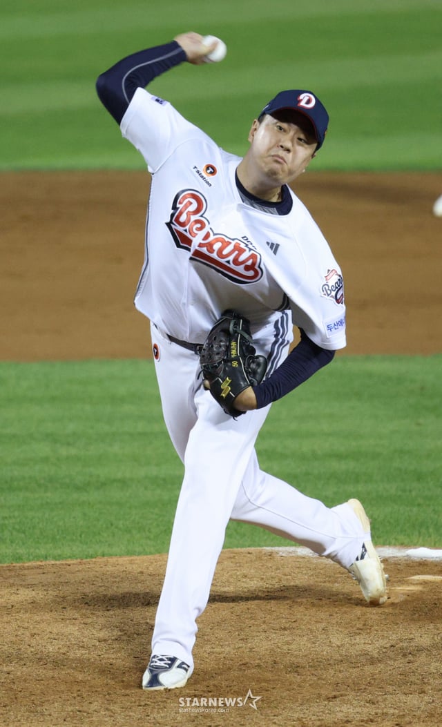 2026 신한 SOL KBO리그 두산 베어스 대 KIA 타이거즈 경기가 23일 서울 잠실야구장에서 열렸다. 두산 이영하가 역투하고 있다. /사진=김진경 kim.jinkyung@