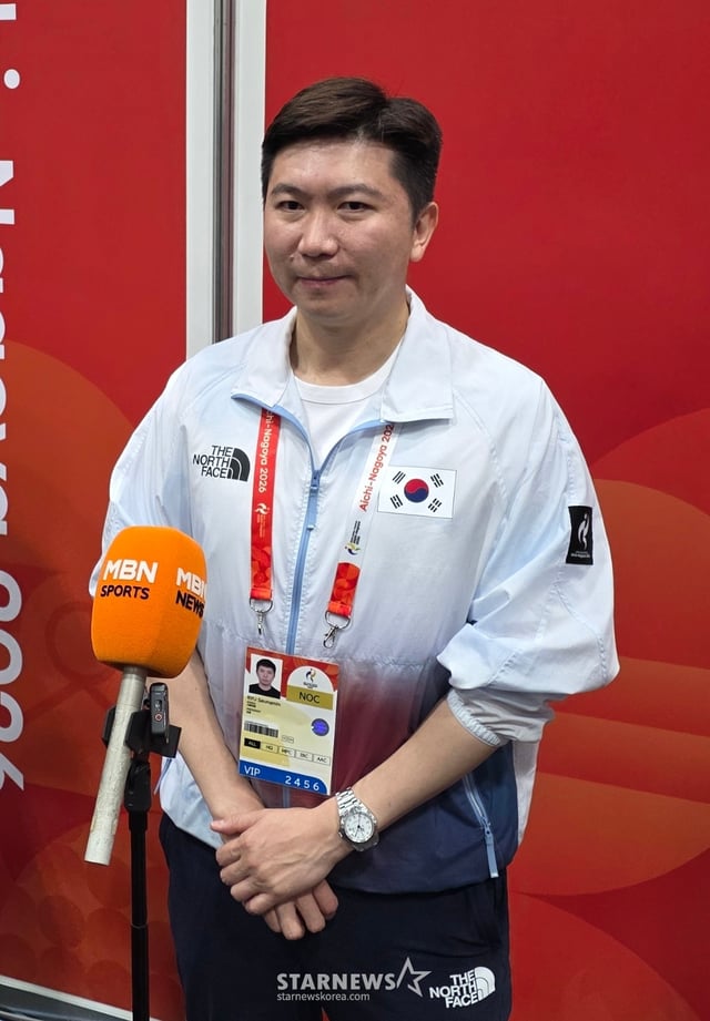  24日、日本名古屋のメインメディアセンター（MMC）で取材陣とインタビューを行っている柳承敏、大韓体育会長。 /写真=キム·ミョンソク記者