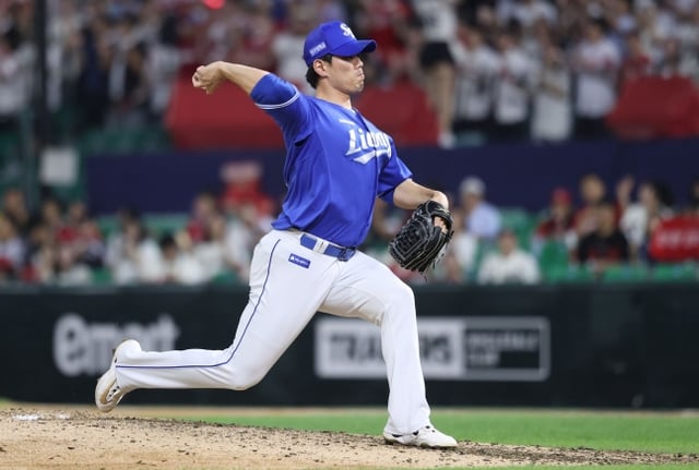 삼성 라이온즈 김재윤이 24일 인천 SSG랜더스필드에서 열린 SSG 랜더스와 2026 신한 SOL KBO리그 방문경기에서 9회말 투구를 펼치고 있다. /사진=삼성 라이온즈 제공