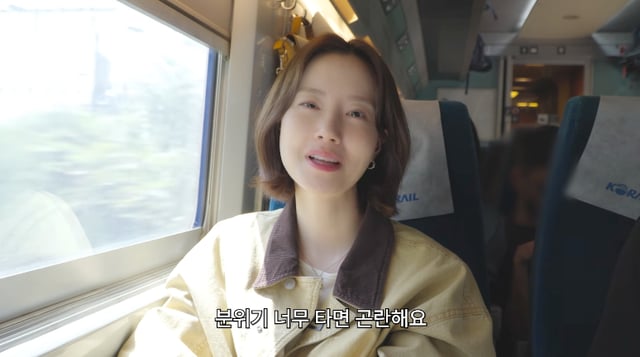 /사진=유튜브 채널 '문채원'