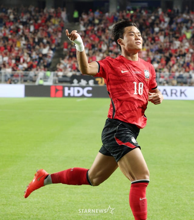 대한민국 축국구가대표팀이 24일 수원월드컵경기장에서 에콰도르와 친선경기를 열었다. 오현규가 첫 골을 터트리고 환호하고 있다. /사진=김진경 대기자