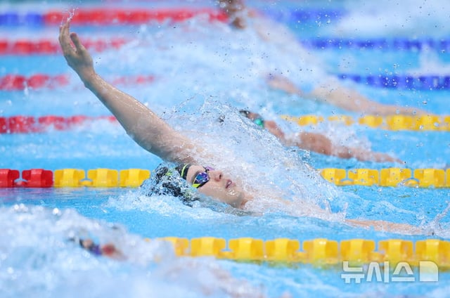 On the 25th at Tokyo Aquatics Centre in Koto Ward, Tokyo, South Korea's Lee Ju-ho competes during the men's 200m backstroke final of the 2026 Aichi-Nagoya Asian Games. /Photo=NEWSIS