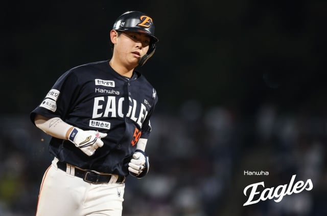 한화 이글스 허인서가 25일 창원 NC파크에서 열린 NC 다이노스와 2026 신한 SOL KBO리그 방문경기에서 6회초 시즌 20번째 홈런을 터뜨린 뒤 베이스를 돌고 있다. /사진=한화 이글스 제공