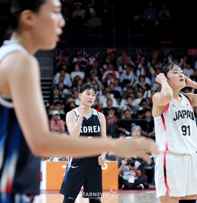 大韓民国のイ·ソヒが26日、日本名古屋IGアリーナで開かれる2026愛知·名古屋アジア大会女子バスケットボール大韓民国と日本の金メダル決定戦で3点シュートを成功した後、祝っている。  2026.09.26./写真=カン·ヨンジョ cameratalks@