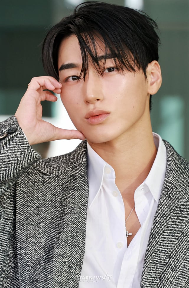 그룹 에이티즈 산이 밀라노 패션위크 일정 차 21일 오전 인천국제공항을 통해 출국하고 있다. 2026.09.21 /사진=임성균 tjdrbs23@