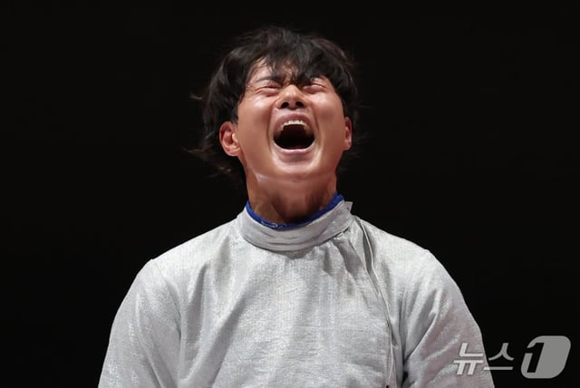 26일 일본 아이치현 도코나메 아이치 스카이 엑스포에서 열린 2026 아이치·나고야 아시안게임 펜싱 남자 사브르 단체전 결승에서 승리하며 아시안게임 4연패를 달성한 오상욱이 포효하고 있다. /사진=뉴스1