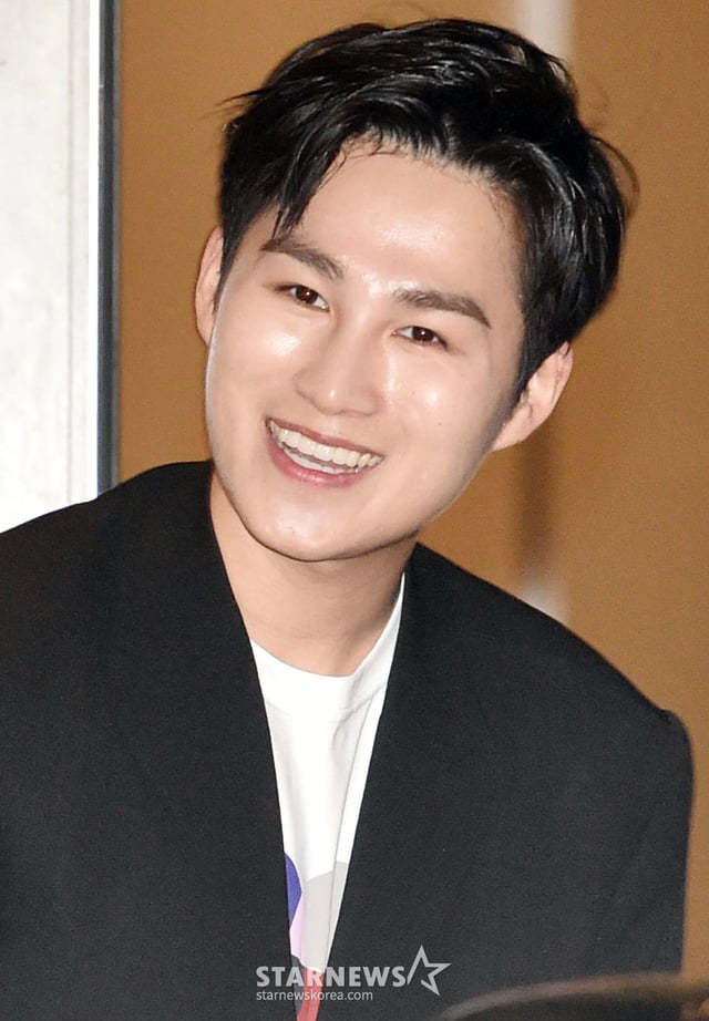 가수 김희재