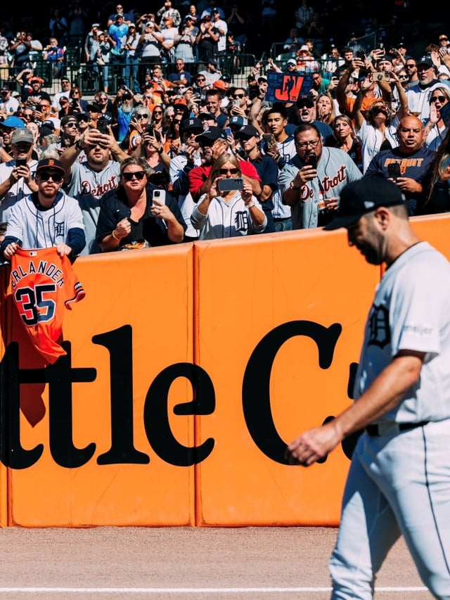(Photo) Detroit's Justin Verlander (center) makes his final start against the Pittsburgh Pirates at Comerica Park in Detroit, Michigan, USA, during the 2026 MLB regular-season home game on the 27th (Korean time). /Photo=Official Detroit Tigers SNS archive