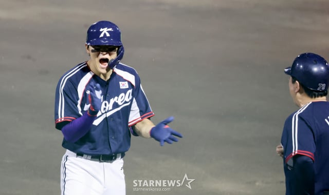 대한민국 3번타자 김도영이 27일 일본 아이치현 도요하시 시민구장에서 열린 2026 아이치·나고야 야구 슈퍼라운드 한국과 일본 결승전에서 1회초 1사 1루에서 안타로 출루하고 있다. 2026.09.27. /사진=강영조 cameratalks@