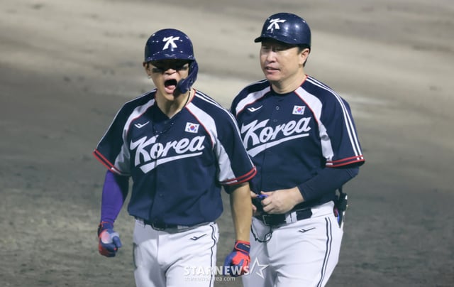 김도영이 27일 일본 아이치현 도요하시 시민구장에서 열린 2026 아이치·나고야 야구 슈퍼라운드 한국과 일본 결승전에서 8회초 역전타를 터트린 후 환호하고 있다. 2026.09.27. /사진=강영조 cameratalks@