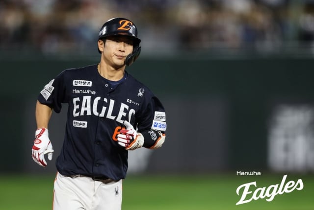 ハンファの朴ジョンヒョンが27日、釜山(プサン)ロッテ戦で安打を放った。 /写真=ハンファ·イーグルス提供