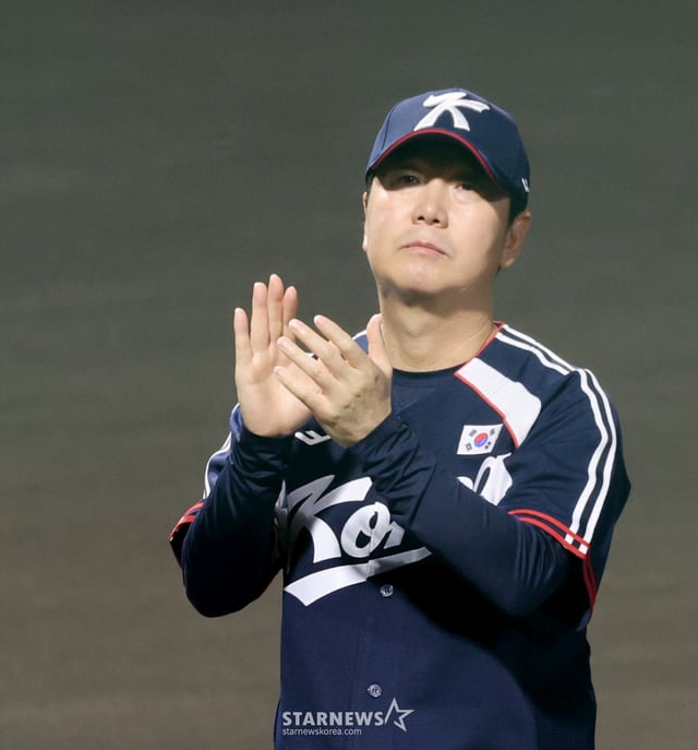 대한민국 야구대표팀 류지현 감독이 25일 일본 도요하시 시민구장에서 열리는 2026 아이치·나고야 아시안게임 야구 슈퍼라운드 대한민국과 일본과의 경기 개막세리머니에 참석하고 있다. 2026.09.25. /사진=강영조 cameratalks@