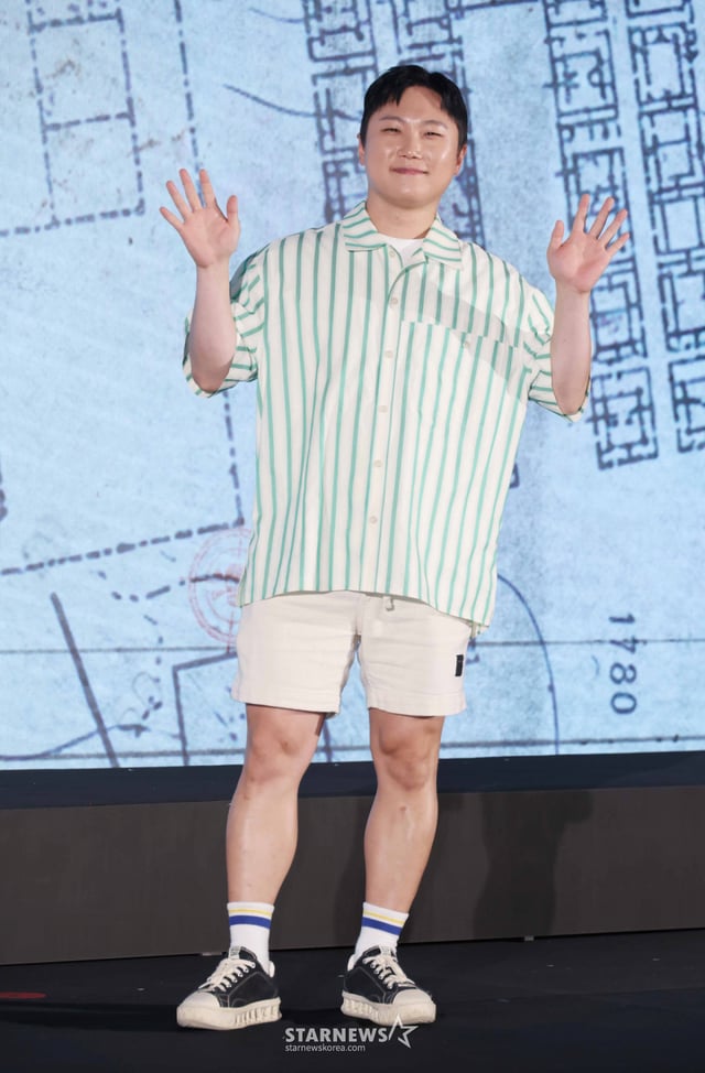 빠니보틀이 28일 오전 서울 구로구 더 세인트에서 진행된 디즈니+ 예능 '술래게임' 제작발표회에 참석해 포즈를 취하고 있다. 도파민을 폭주하게 하는 추격전과 숨어 있는 술래의 심리전이 맞물린 극한 체험형 추격 서바이벌 예능 '술래게임'은 오는 30일 공개된다. /2026.09.28 /사진=이동훈 photoguy@