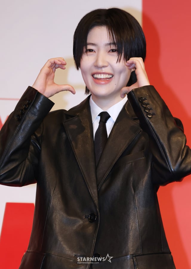 배우 심은경이 9일 오후 서울 구로구 더링크호텔에서 진행된 tvN 토일드라마 '대한민국에서 건물주 되는 법' 제작발표회에 참석해 포즈를 취하고 있다.  빚에 허덕이는 생계형 건물주가 목숨보다 소중한 가족과 건물을 지키기 위해 가짜 납치극에 가담하며 벌어지는 서스펜스 '대한민국에서 건물주 되는 법'은 오는 14일 첫 방송된다. /2026.03.09 /사진=이동훈 photoguy@