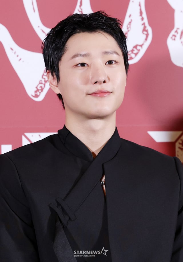 El cantante Wooz participó en la proyección de prensa y rueda de prensa de la película "Slide Strum Mute" (dirigida por Park Se-young), celebrada el día 20 en el CGV i-Park Mall del distrito Yongsan de Seúl, donde respondió a preguntas. /foto=reportero Kim Hwi-seon hwijpg@