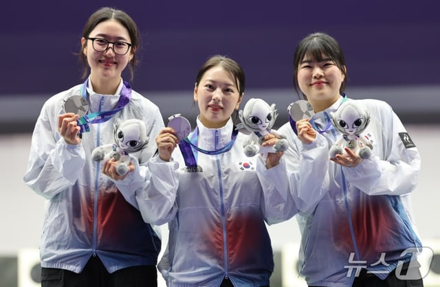 South Korea's Yang Ji-in (from left), Bong So-rin, and Oh Ye-jin celebrate after wearing their silver medals at the team ceremony for the women's 25m pistol shooting event at the 2026 Aichi-Nagoya Asian Games, held on the 28th at the Aichi Prefecture General Shooting Range in Toyota City, Japan. /Photo=NEWS1