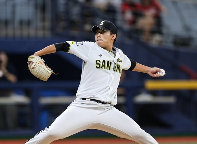 상무 2번째 투수로 나서 5이닝 무실점으로 완벽히 던진 김기중. /사진=KBO