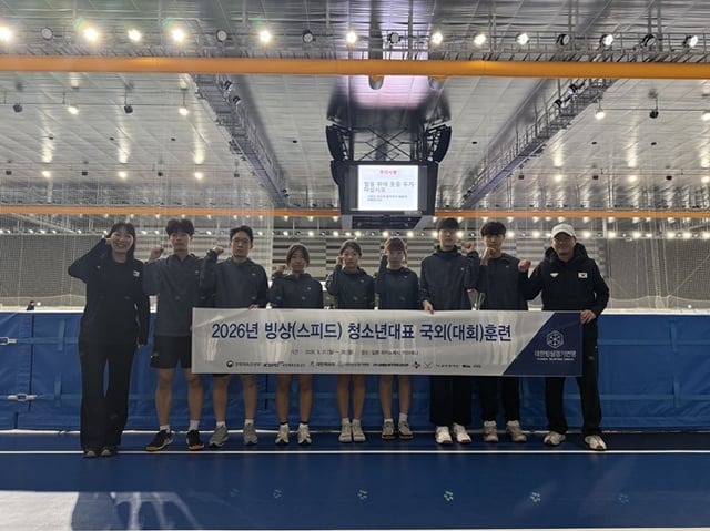 Image of youth national team members during overseas training. /Photo=Korean Skating Union