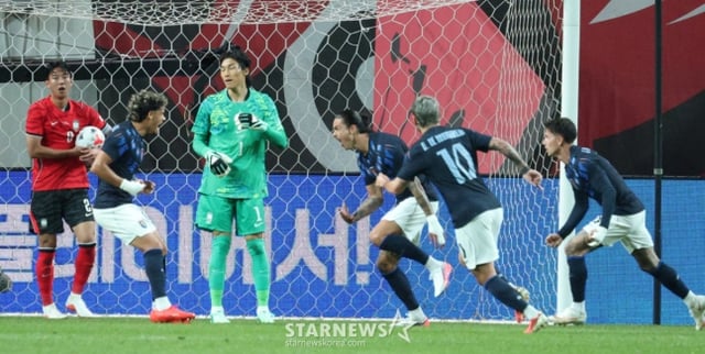 대한민국 축국구가대표팀이 28일 서울월드컵경기장에서 우루과이와 친선경기를 열었다. 우루과이 누녜스가 첫 골을 터트리고 환호하고 있다. /사진=김진경 대기자.