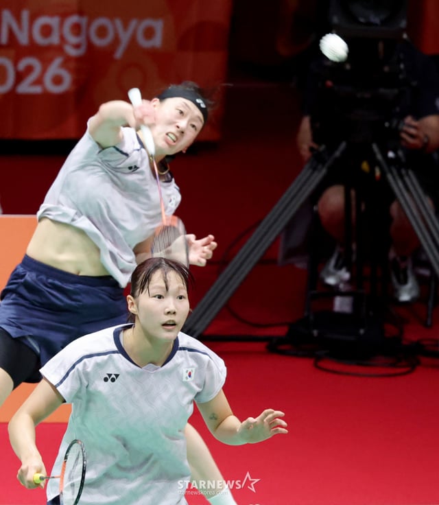 여자복식 백하나 이소희가 29 일 일본 이치노미야 시립체육관에서 열린 2026 아이치·나고야 아시안게임 배드민턴 여자복식 결승전에서 중국 탄닝, 류성수 조와 금메달을 겨루고 있다. 2026.09.29. /사진=강영조 cameratalks@