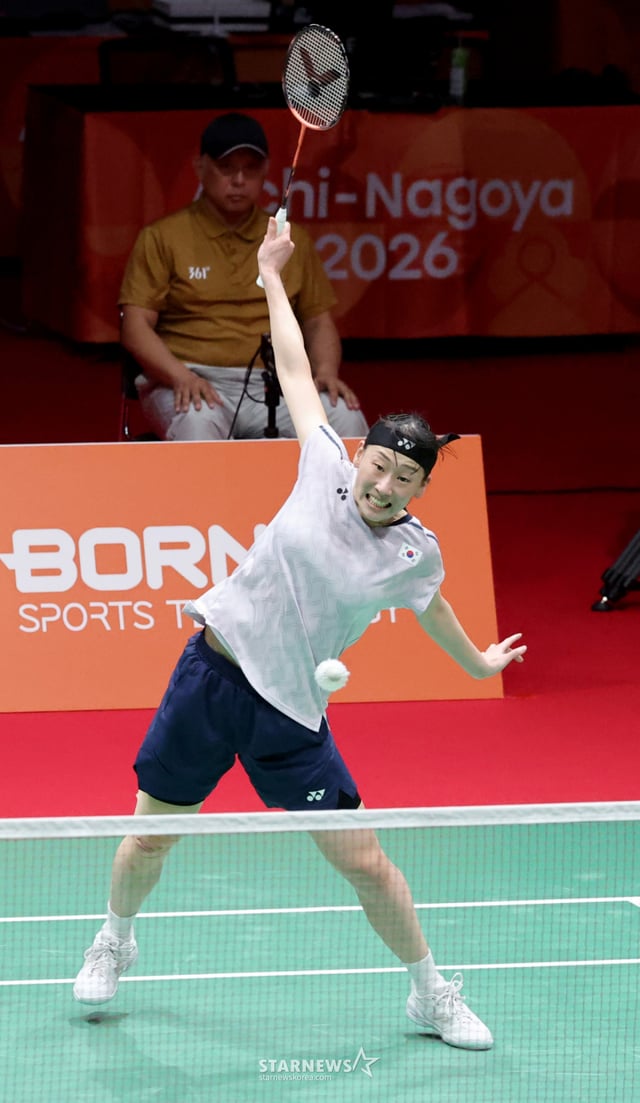 여자복식 백하나 이소희가 29 일 일본 이치노미야 시립체육관에서 열린 2026 아이치·나고야 아시안게임 배드민턴 여자복식 결승전에서 중국 탄닝, 류성수 조와 금메달을 겨루고 있다. 2026.09.29. 여자복식 백하나 이소희가 29 일 일본 이치노미야 시립체육관에서 열린 2026 아이치·나고야 아시안게임 배드민턴 여자복식 결승전에서 중국 탄닝, 류성수 조와 금메달을 겨루고 있다. 2026.09.29. /사진=강영조 cameratalks@