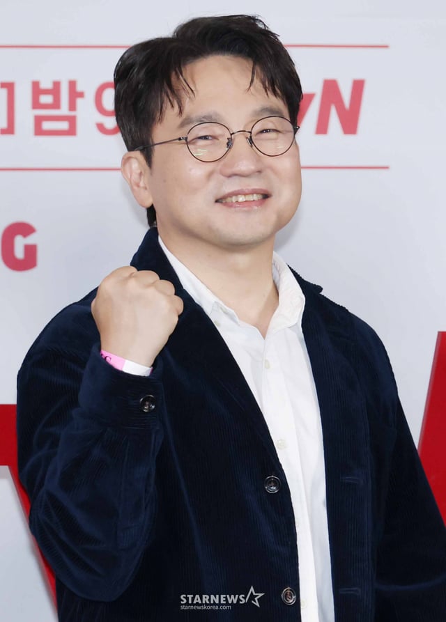 ユ·インシク監督が29日午後、ソウルCGV龍山アイパークモールで行われたtvNドラマ「100日の嘘」製作発表会に参加しポーズを取っている。 密偵になった京城最高のスリと朝鮮総督府のエリート通訳官が敵の心臓部で向き合って繰り広げられる100日間の諜報ロマンス「100日の嘘」は来月10日に初めて放送される。 /2026.09.28 /写真=イ·ドンフン photoguy@