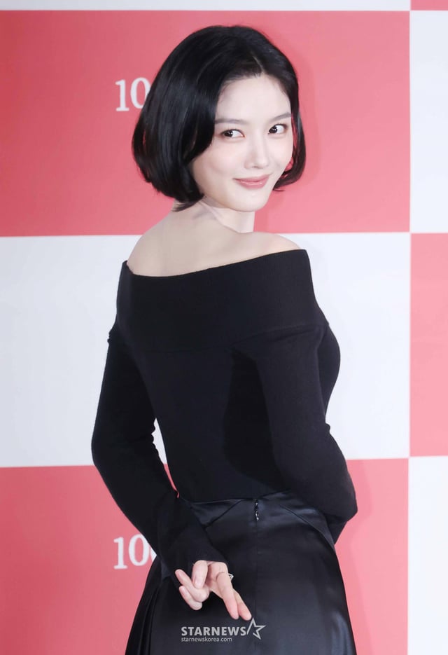 俳優キム·ユジョンが29日午後、ソウルCGV龍山アイパークモールで行われたtvNドラマ「100日の嘘」製作発表会に参加しポーズを取っている。 密偵になった京城最高のスリと朝鮮総督府のエリート通訳官が敵の心臓部で向き合って繰り広げられる100日間の諜報ロマンス「100日の嘘」は来月10日に初めて放送される。 /2026.09.28 /写真=イ·ドンフン photoguy@