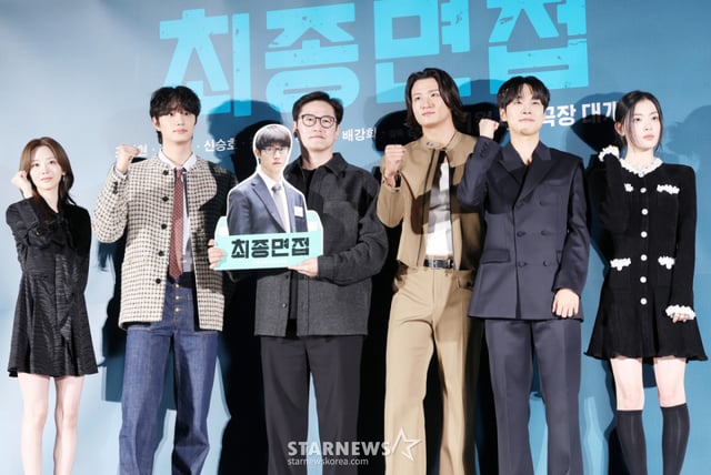 배우 조이현, 김재원, 김정훈 감독, 배우 신승호, 강유석, 배강희가 29일 서울 광진구 롯데시네마 건대입구에서 진행된 영화 '최종면접(감독 김정훈)' 제작보고회에 참석해 포즈를 취하고 있다./2026.09.29 /사진=김휘선 hwijpg@
