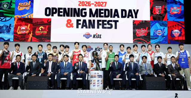 2026-2027 프로농구 개막 미디어데이가 29일 서울 한남동 블루스퀘어 우리WON뱅킹홀에서 열렸다. 10개 구단 감독과 선수들이 포토타임을 갖고 있다. /사진=김진경 대기자