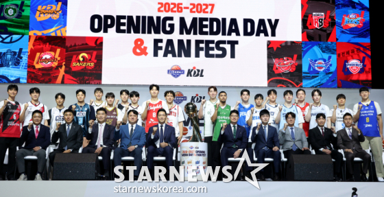 2026-2027 프로농구 개막 미디어데이가 29일 서울 한남동 블루스퀘어 우리WON뱅킹홀에서 열렸다. 10개 구단 감독과 선수들이 포토타임을 갖고 있다. /사진=김진경 대기자
