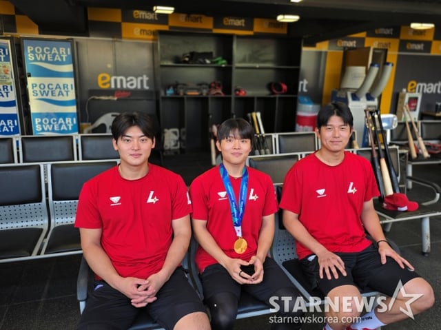 SSG 국대즈 조병현, 정준재, 조형우(왼쪽부터)가 29일 인천 LG전을 앞두고 취재진과 인터뷰를 가졌다. /사진=김동윤 기자