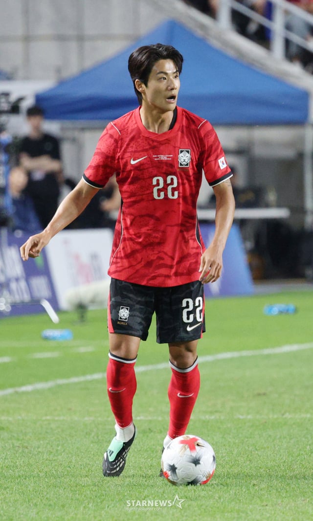 대한민국 축국구가대표팀이 24일 수원월드컵경기장에서 에콰도르와 친선경기를 열었다. 설영우가 크로스를 올리고 있다. /사진=김진경 kim.jinkyung@