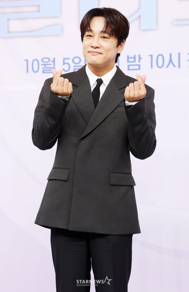 배우 차태현이 30일 서울 양천구 목동 SBS에서 진행된 예능 '우리들의 발라드 2' 제작발표회에 참석해 포즈를 취하고 있다. /2026.09.30 /사진=김휘선 hwijpg@