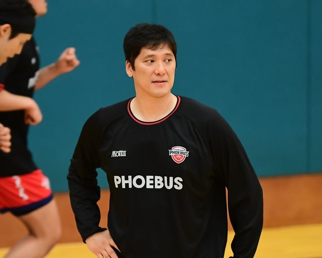 함지훈 코치의 모습. /사진=KBL