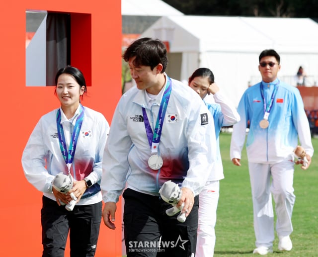 대한민국 박정윤-최용희가 30일 일본 오카자키 주오 소고 공원에서 열린 2026 아이치·나고야 아시안게임 양궁 컴파운드 혼합복식 인도와의 결승전 슛오프에서 마지막 화살이 9점을 기록하며 아쉽게 은메달에 머물렀다. . 2026.09.29. /사진=강영조 cameratalks@