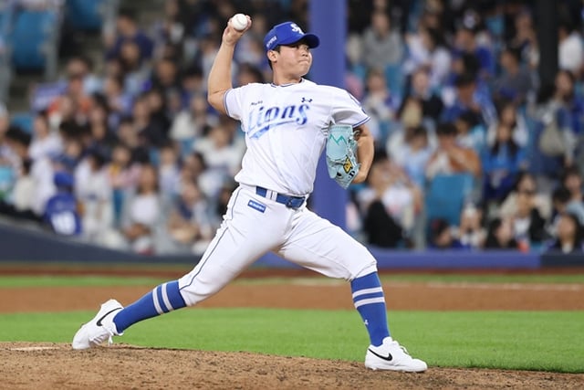 Ким Пак Сан во время подачи. /Фото: Samsung Lions