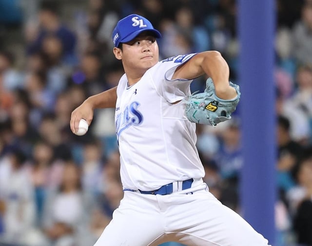 Ким Пак Сан во время подачи. /Фото: Samsung Lions