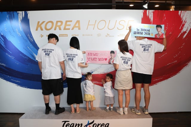 조정 강우규 가족의 팀코리아 프렌즈&패밀리 라운지 방문 모습. /사진=대한체육회 제공