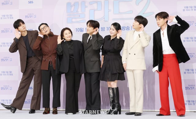방송인 주우재, 가수 겸 작곡가 정재형, 방송인 박경림, 배우 차태현, 문근영, 가수 정승환, 로이킴이 30일 서울 양천구 목동 SBS에서 진행된 예능 '우리들의 발라드 2' 제작발표회에 참석해 포즈를 취하고 있다. /2026.09.30 /사진=김휘선 hwijpg@