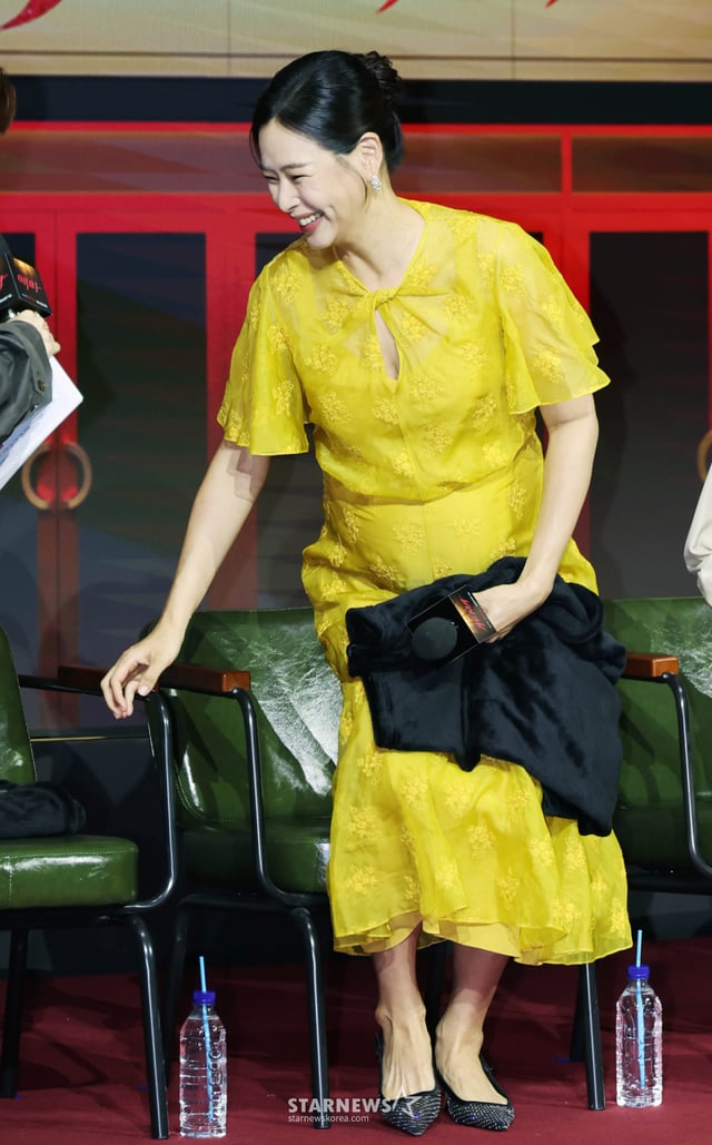 Actress Lee Ha-nui is seated at the production press conference for the Netflix original series "Aema," held on the morning of the 18th at Hotel Naru Seoul M Gallery in Mapo-gu, Seoul. The Netflix series "Aema," which depicts the story of top star "Hee-ran" and rookie actress "Joo-ae," who bravely confronts the dark reality hidden behind the dazzling spotlight within the process of creating an erotic film that swept across Korea in the 1980s, is set to be released on the 22nd. /August 18, 2025 /Photo=Lee Dong-hoon photoguy@