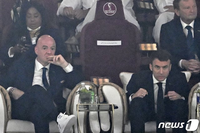 잔니 인판티노(왼쪽) FIFA 회장과 에마뉘엘 마크롱 프랑스 대통령. /사진=뉴스1