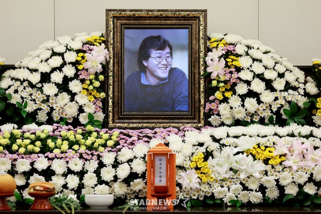 뇌출혈로 쓰러져 투병하던 중 지난 12일 별세한 故 안판석 감독의 빈소가 14일 오후 서울 종로구 연건동 서울대병원 장례식장에 마련된 가운데, 고인의 영정사진이 놓여 있다. /사진공동취재단 2026.08.14 /사진=이동훈 photoguy@