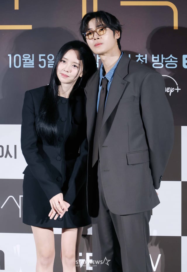 배우 김소현, 추영우가 2일 오후 서울 CGV용산아이파크몰에서 진행된 ENA 월화드라마 '연애박사' 제작발표회에 참석해 포즈를 취하고 있다. /2026.10.02 /사진=이동훈 photoguy@