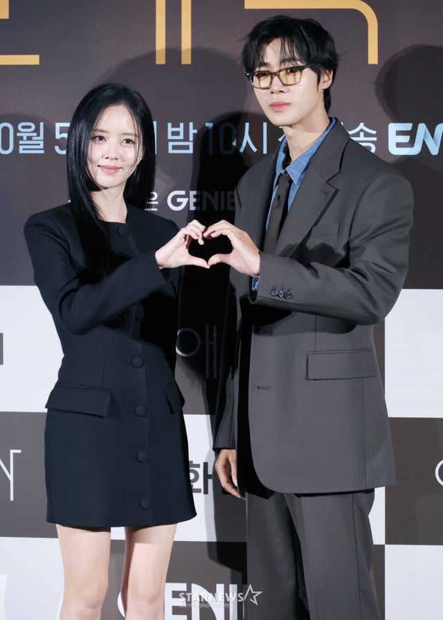 Actors Kim So-hyun and Choo Young-woo pose at the production press conference for ENA's new Monday-Tuesday drama 'Yeon Ae (Dr.)', held on the afternoon of the 2nd at Seoul CGV Yongsan iPark Mall. /October 2, 2026 /Photo=Lee Dong-hoon photoguy@