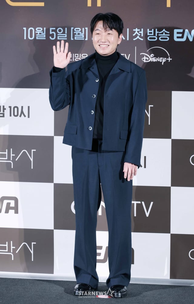 Actor Lee Chang-hoon poses at the production press conference for ENA's new Monday-Tuesday drama 'Yeon Ae (Dr.)', held on the afternoon of the 2nd at Seoul CGV Yongsan iPark Mall. /October 2, 2026 /Photo=Lee Dong-hoon photoguy@