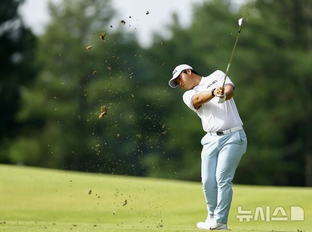 Kim Ju-hyung hits an iron shot during the first round. /Photo=NEWSIS