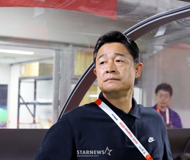 El entrenador de la selección nacional de fútbol, Lee Min-seong, dirigió el partido del Grupo D de los Juegos Asiáticos Aichi-Nagoya 2026 entre Corea y Arabia Saudita, disputado el día 22 en el Estadio de Rugby Paroma Mizuho. /foto=reportero sénior Kang Young-jo